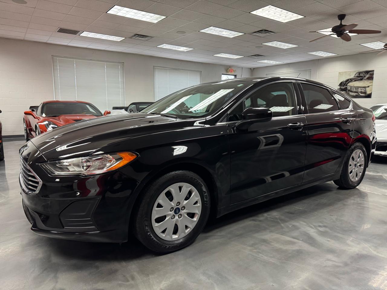Ford Fusion S FWD 2019