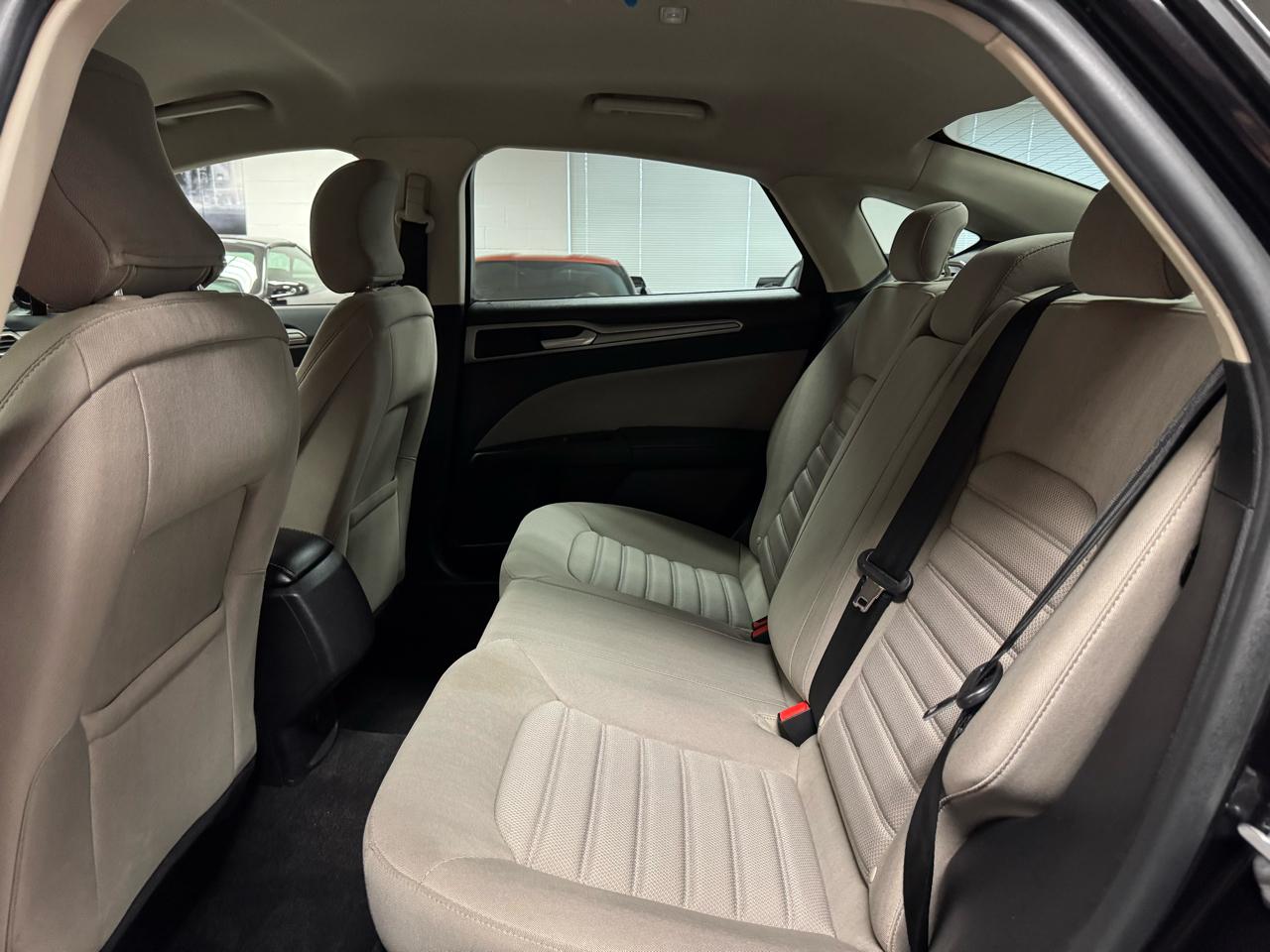 Ford Fusion S FWD 2019