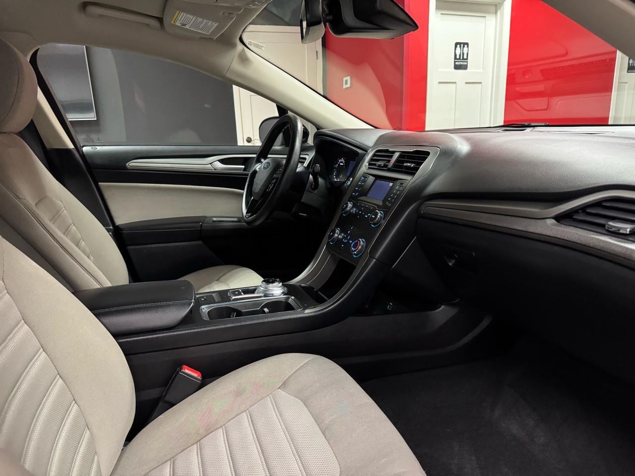 Ford Fusion S FWD 2019