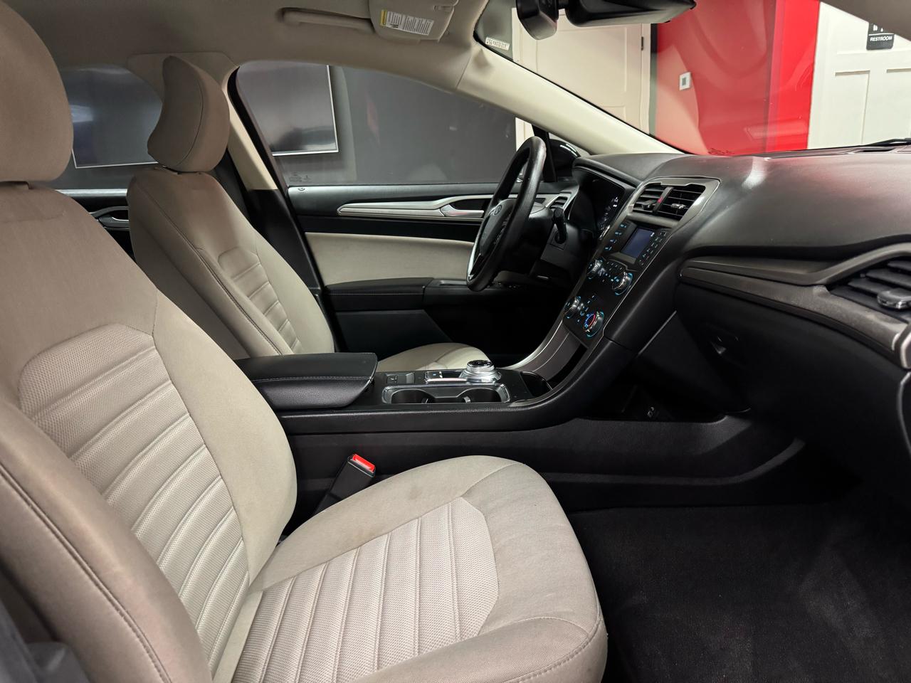 Ford Fusion S FWD 2019