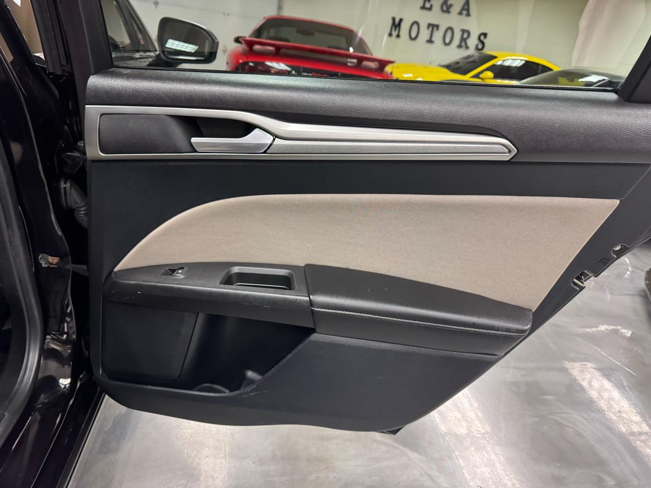 Ford Fusion S FWD 2019