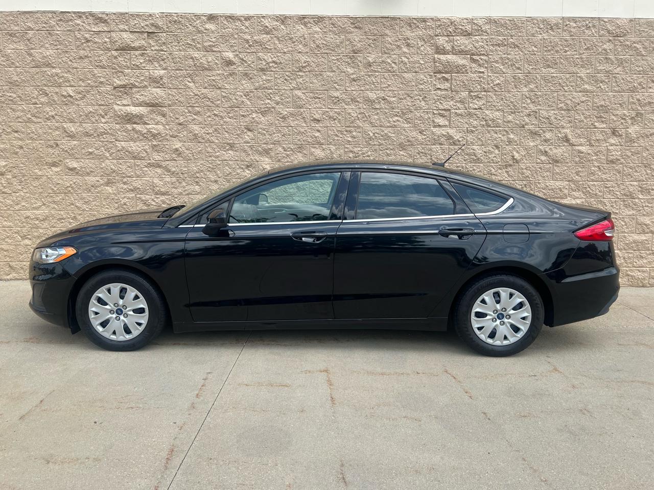 Ford Fusion S FWD 2019