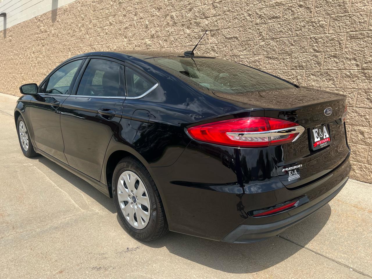 Ford Fusion S FWD 2019