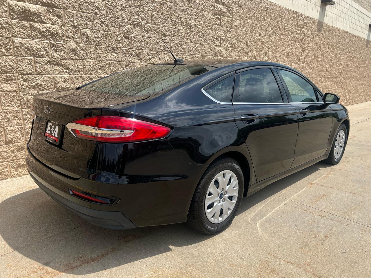 Ford Fusion S FWD 2019