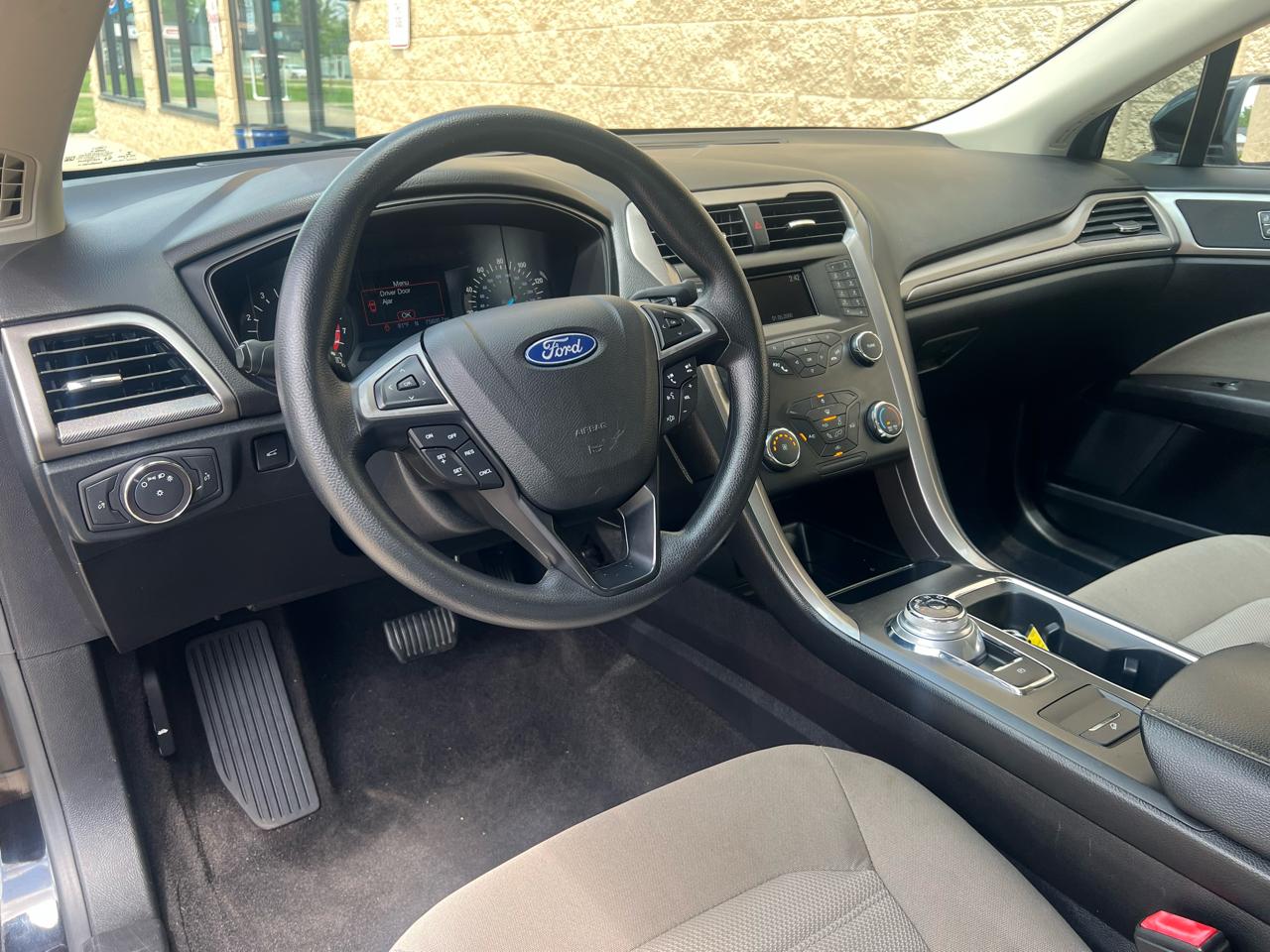 Ford Fusion S FWD 2019