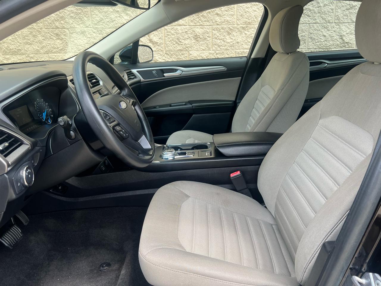 Ford Fusion S FWD 2019