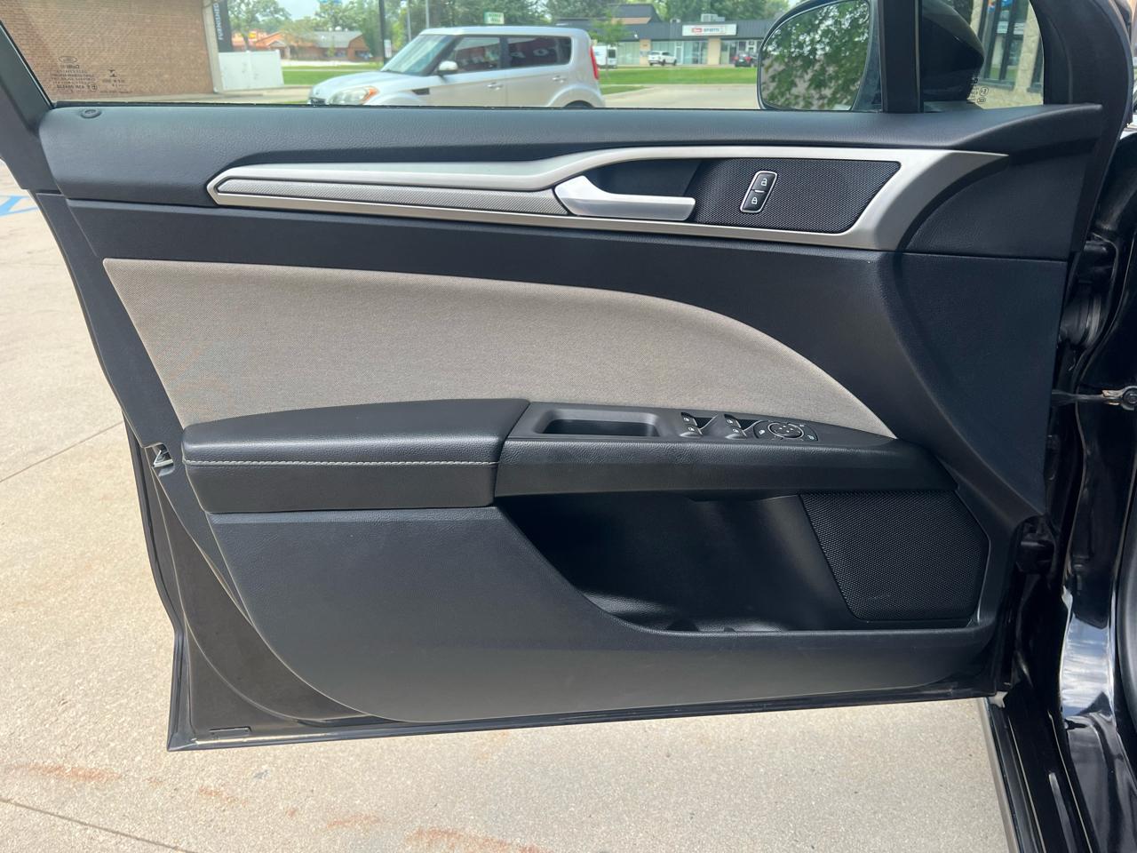 Ford Fusion S FWD 2019
