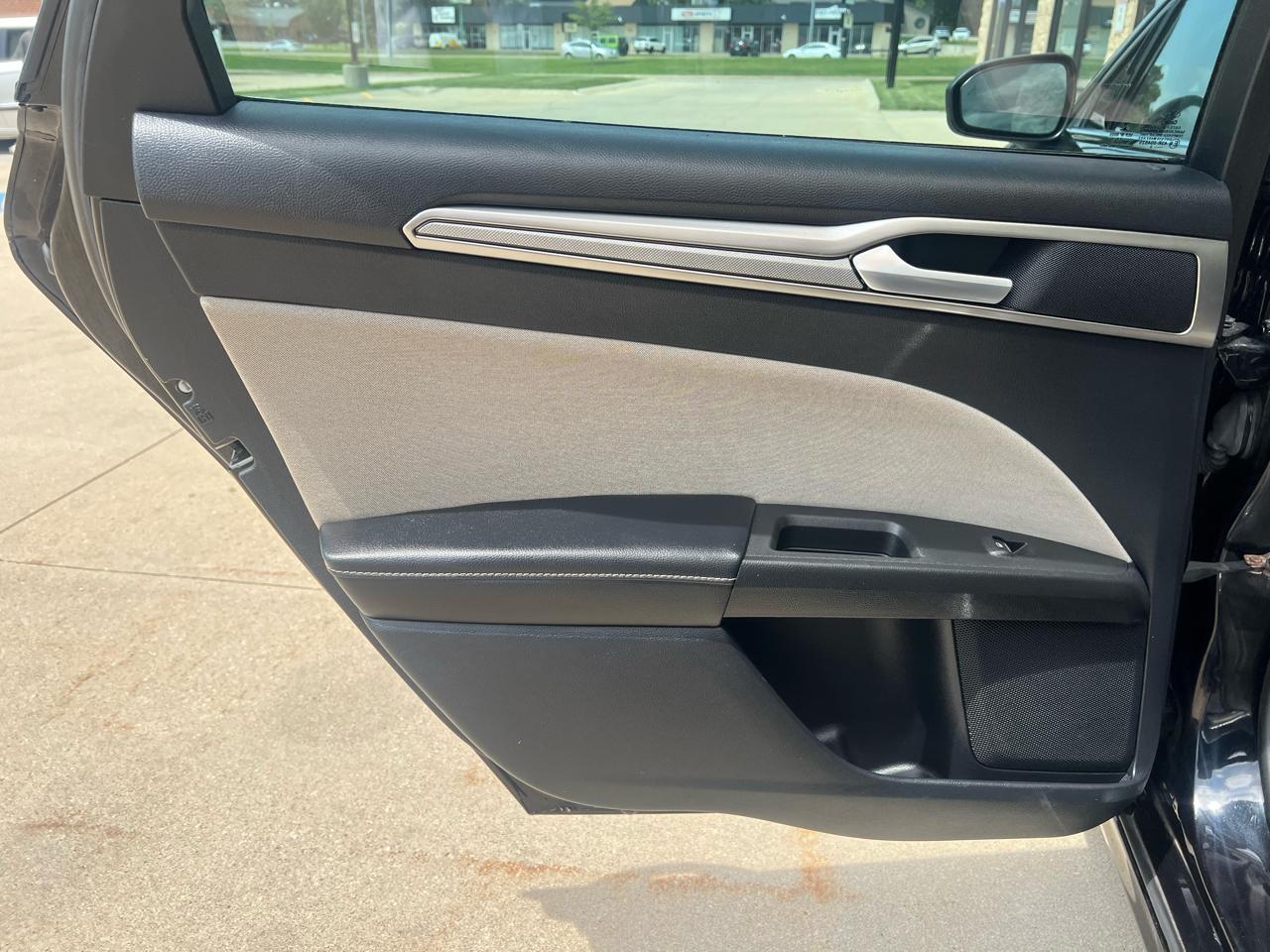Ford Fusion S FWD 2019