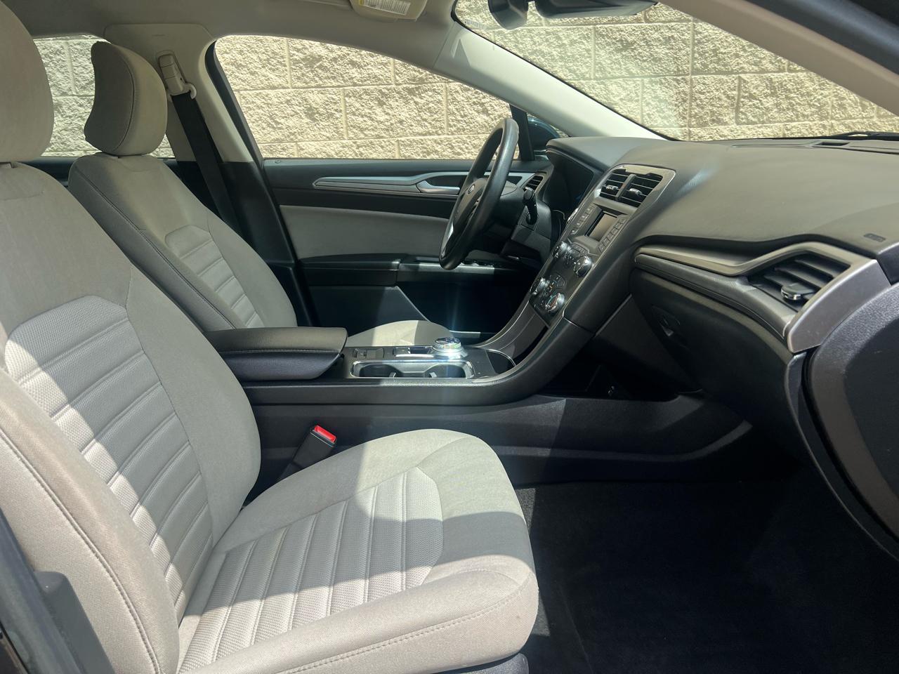 Ford Fusion S FWD 2019
