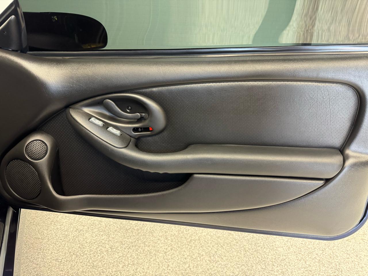 Pontiac Firebird  2002