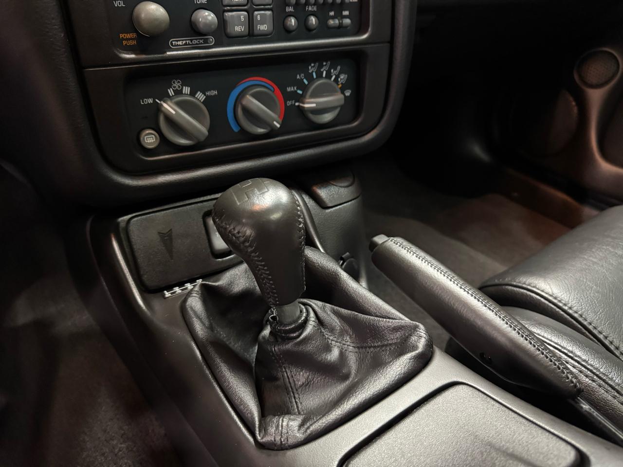 Pontiac Firebird  2002