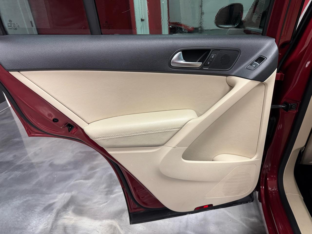 Volkswagen Tiguan SE 2015