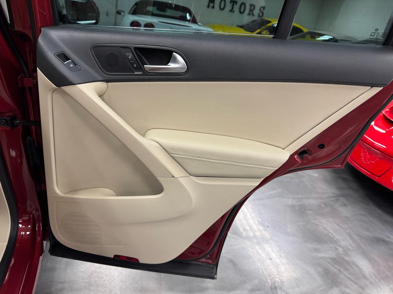 Volkswagen Tiguan SE 2015