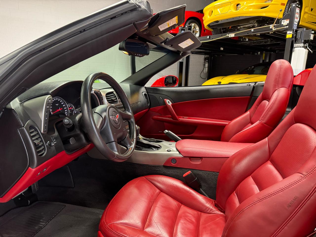 Chevrolet Corvette 2dr Convertible 2005