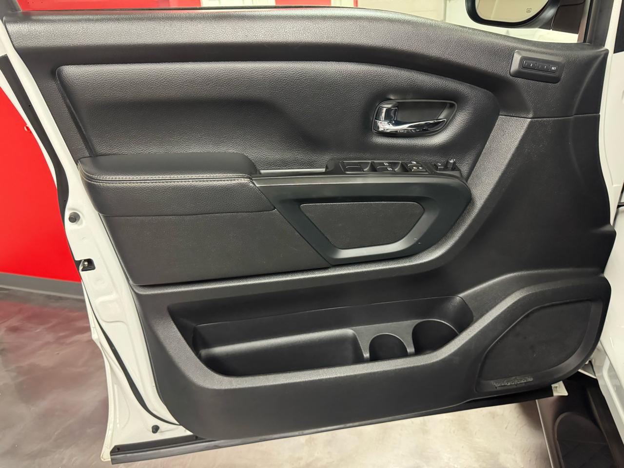 Nissan Titan 4x4 Crew Cab SL 2018