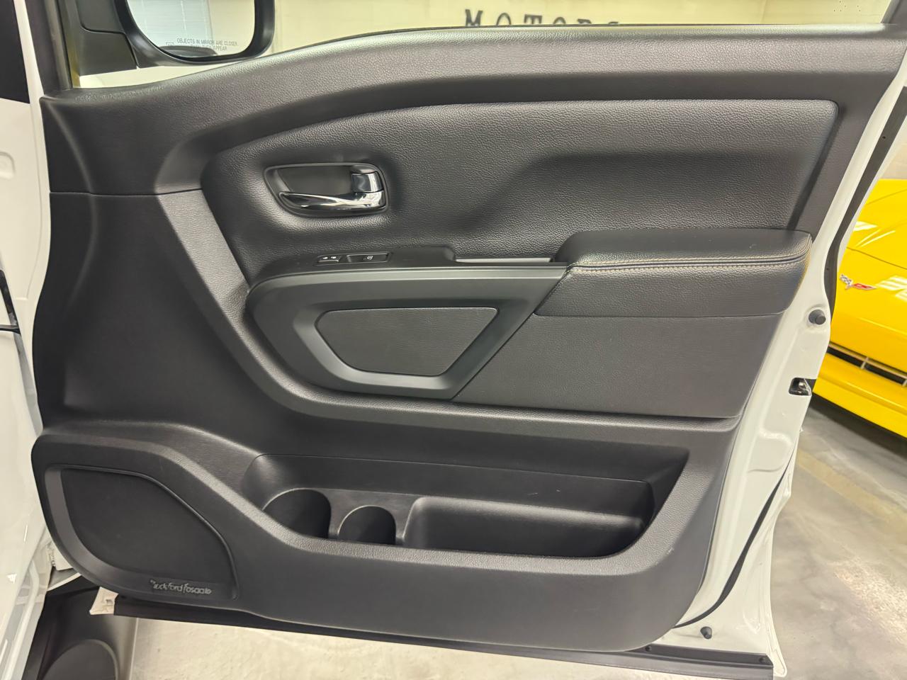 Nissan Titan 4x4 Crew Cab SL 2018