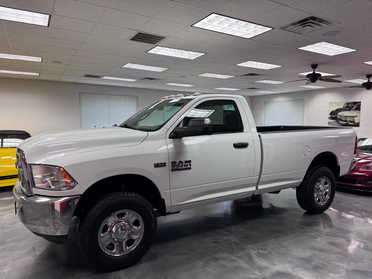 RAM 2500 Tradesman 4x4 Reg Cab 8' Box 2017