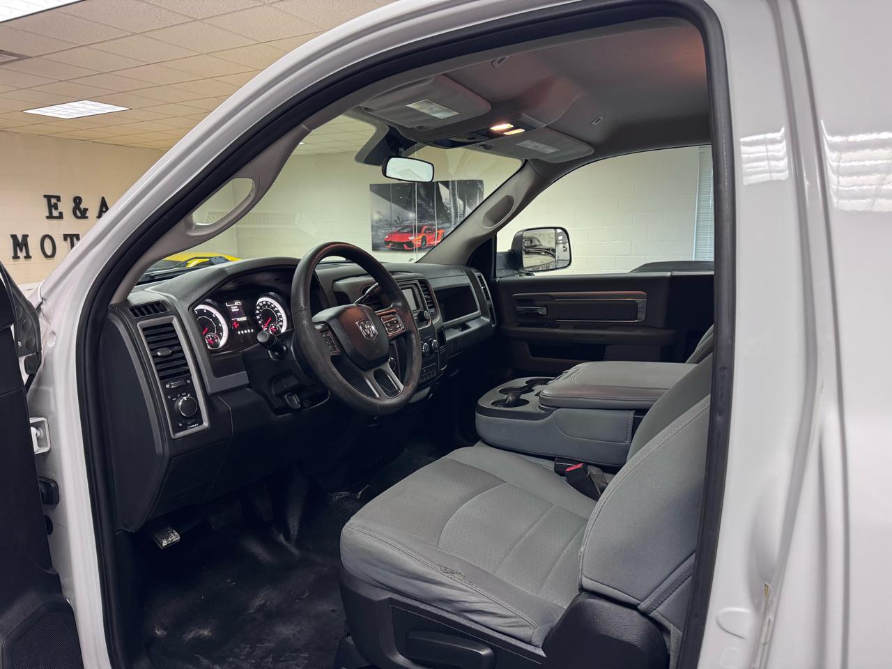 RAM 2500 Tradesman 4x4 Reg Cab 8' Box 2017