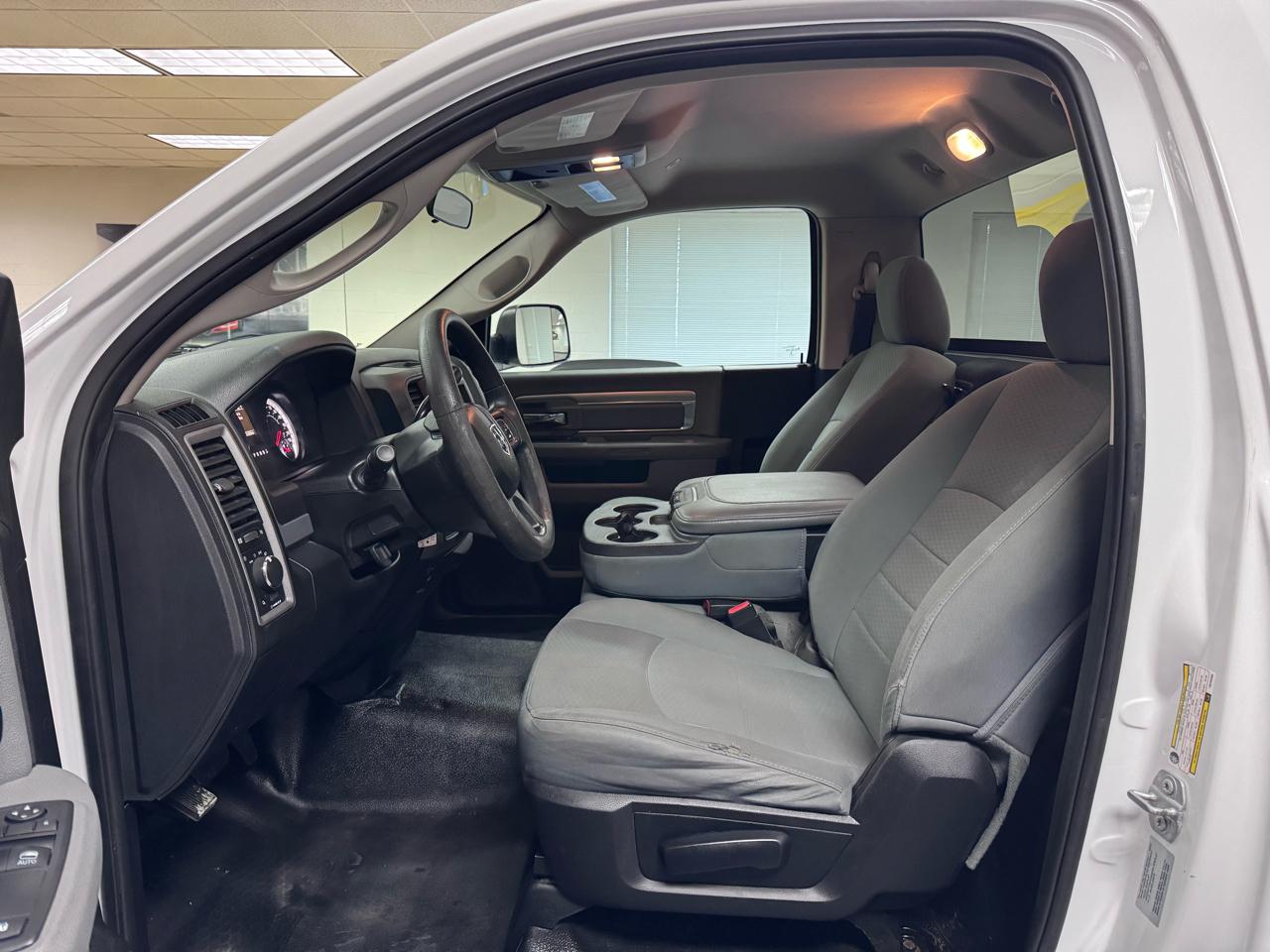 RAM 2500 Tradesman 4x4 Reg Cab 8' Box 2017