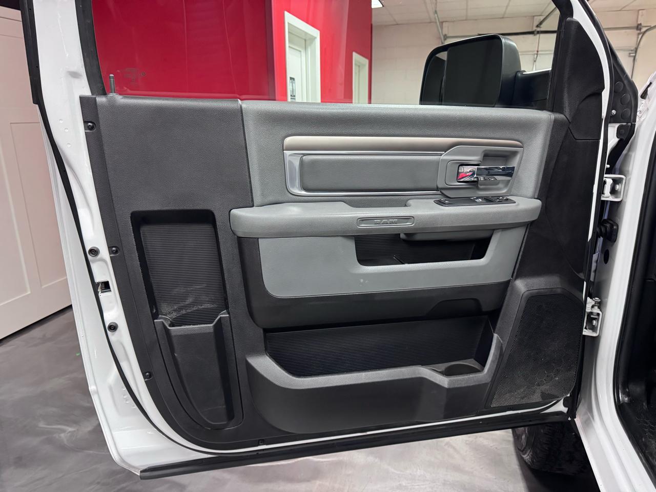 RAM 2500 Tradesman 4x4 Reg Cab 8' Box 2017