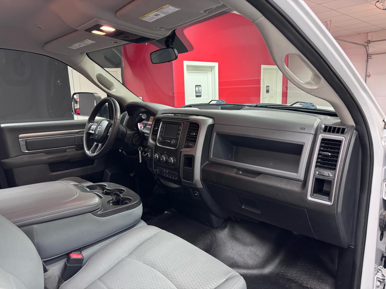 RAM 2500 Tradesman 4x4 Reg Cab 8' Box 2017