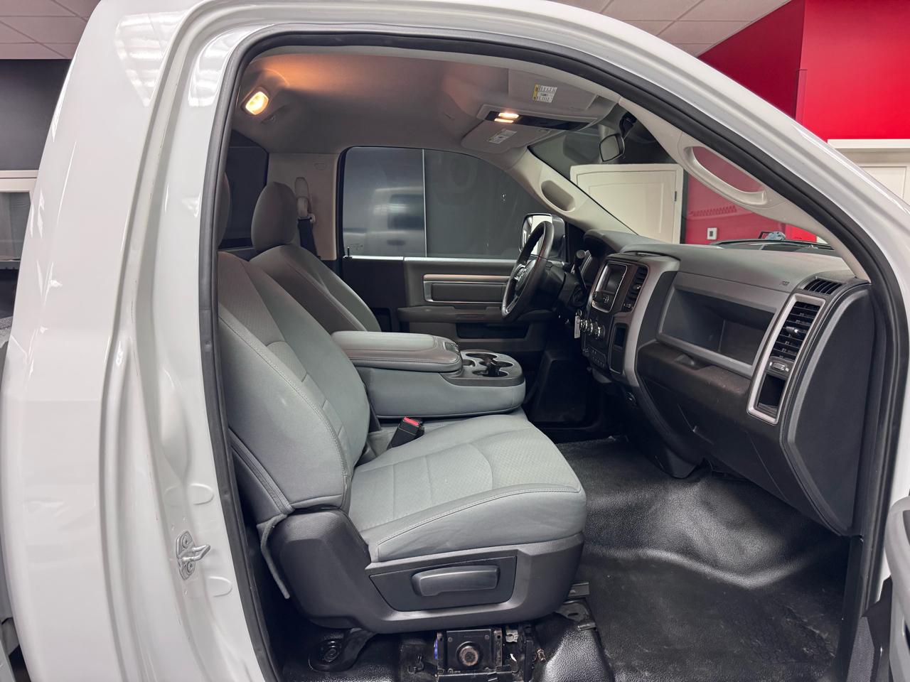 RAM 2500 Tradesman 4x4 Reg Cab 8' Box 2017