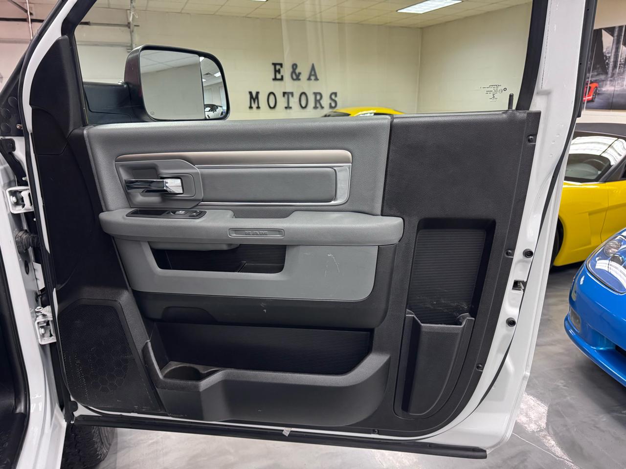 RAM 2500 Tradesman 4x4 Reg Cab 8' Box 2017