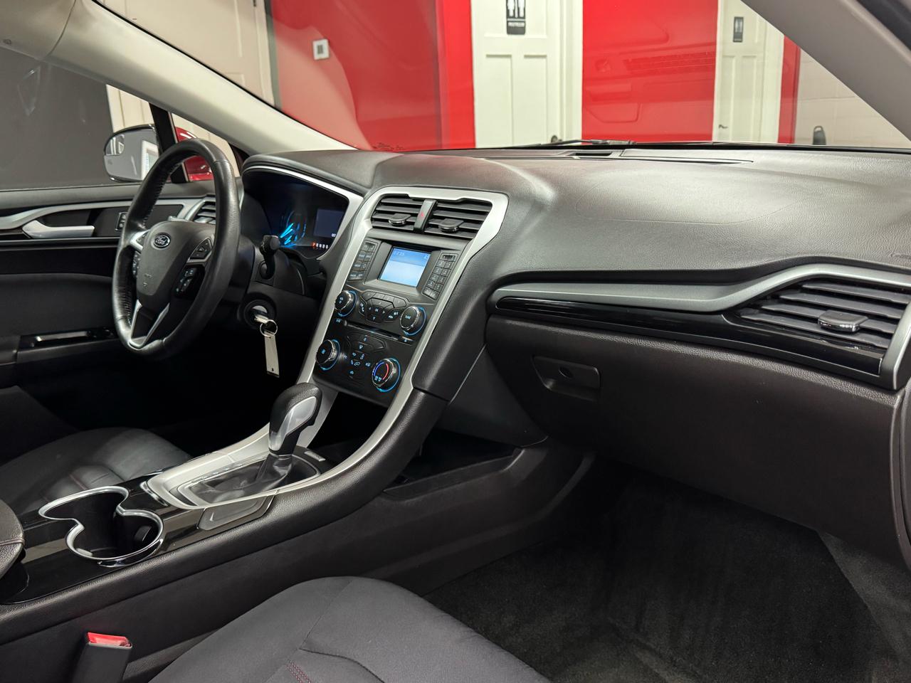 Ford Fusion SE 2016
