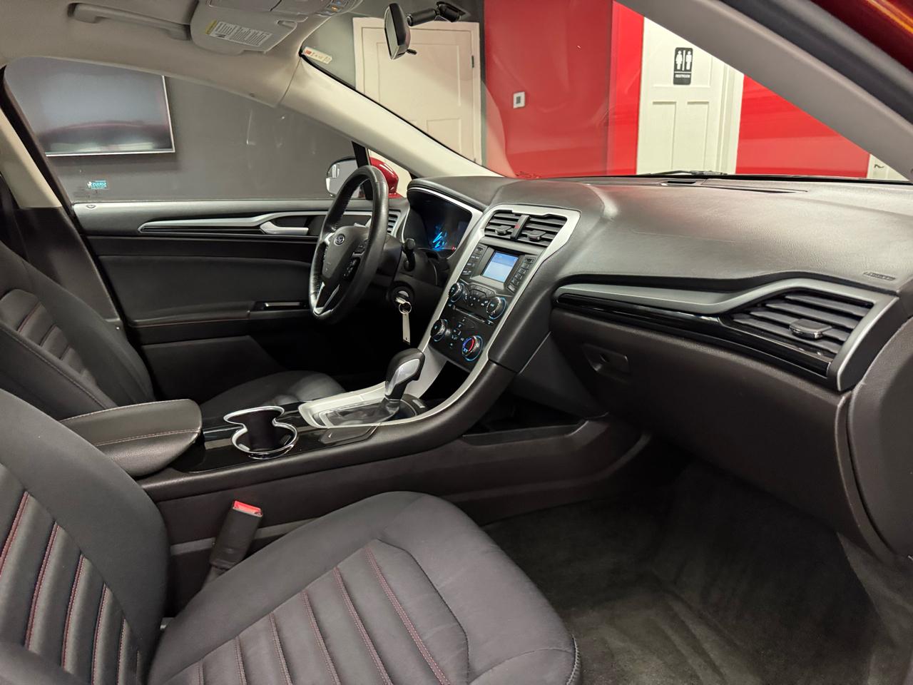 Ford Fusion SE 2016