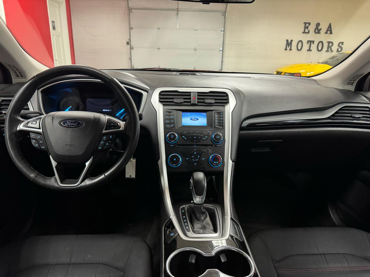 Ford Fusion SE 2016