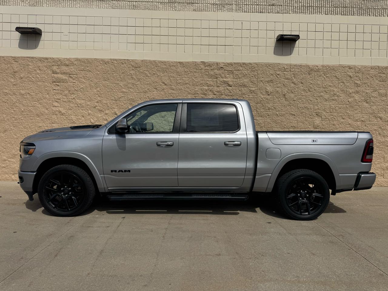 RAM 1500 Laramie 4x4 Crew Cab 5'7" Box 2020