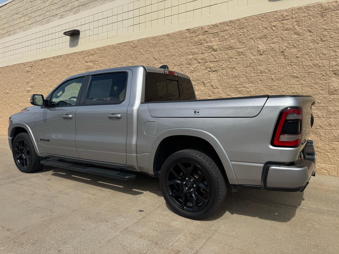 RAM 1500 Laramie 4x4 Crew Cab 5'7" Box 2020