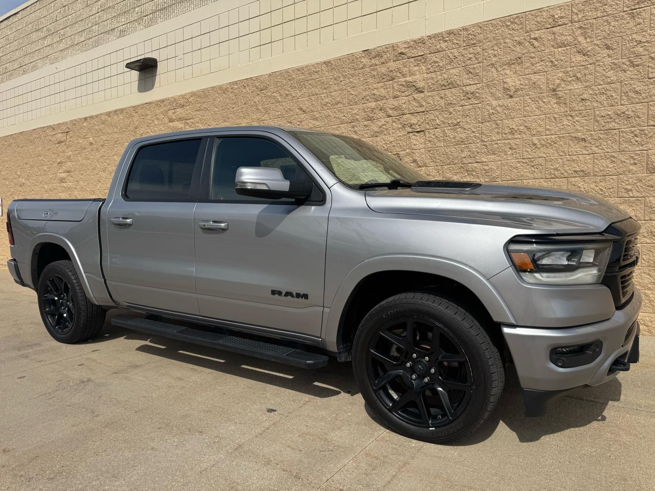 RAM 1500 Laramie 4x4 Crew Cab 5'7" Box 2020
