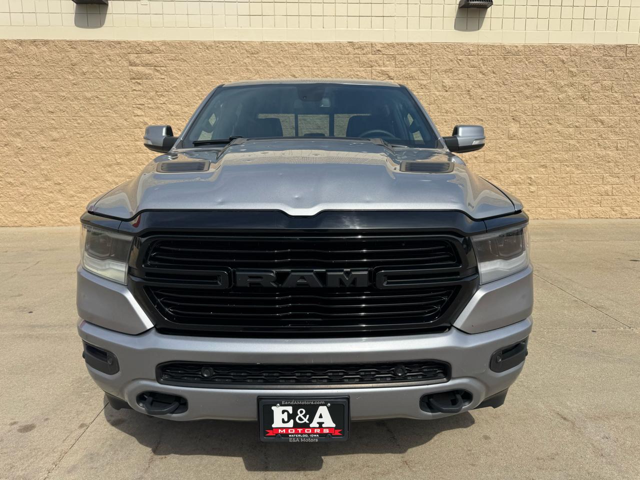 RAM 1500 Laramie 4x4 Crew Cab 5'7" Box 2020