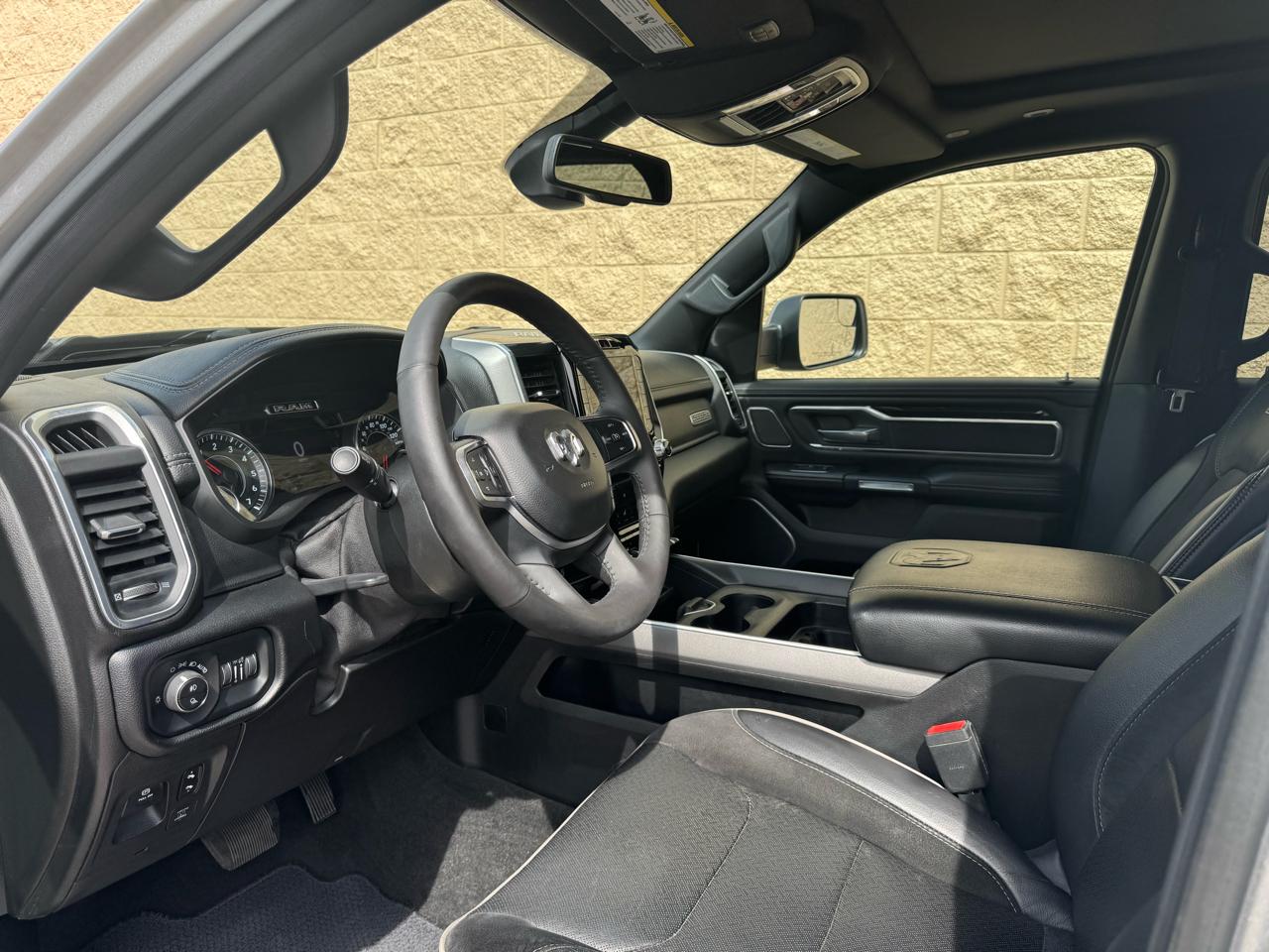 RAM 1500 Laramie 4x4 Crew Cab 5'7" Box 2020