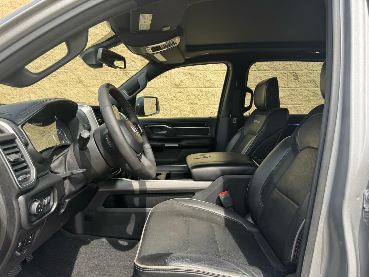 RAM 1500 Laramie 4x4 Crew Cab 5'7" Box 2020