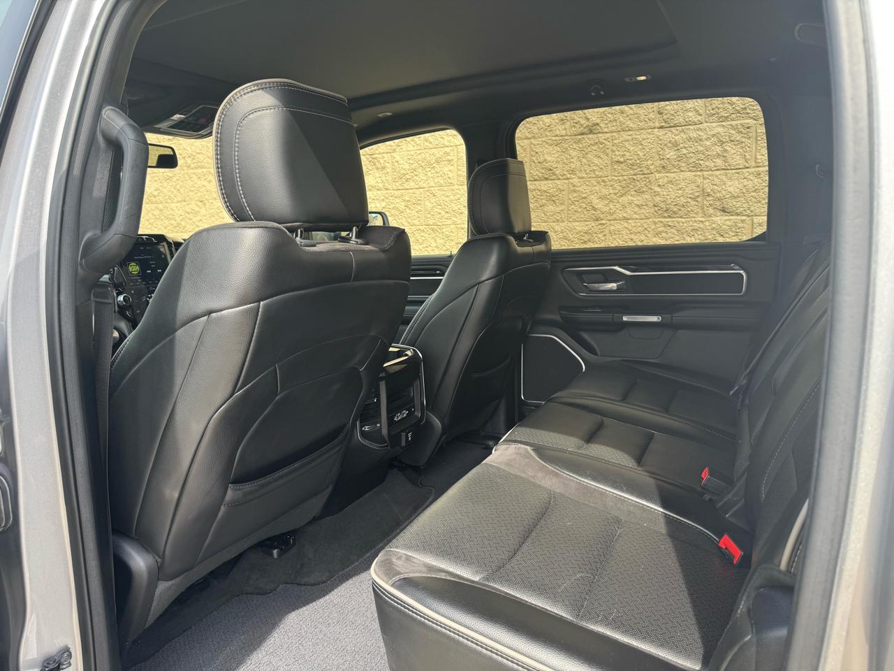 RAM 1500 Laramie 4x4 Crew Cab 5'7" Box 2020