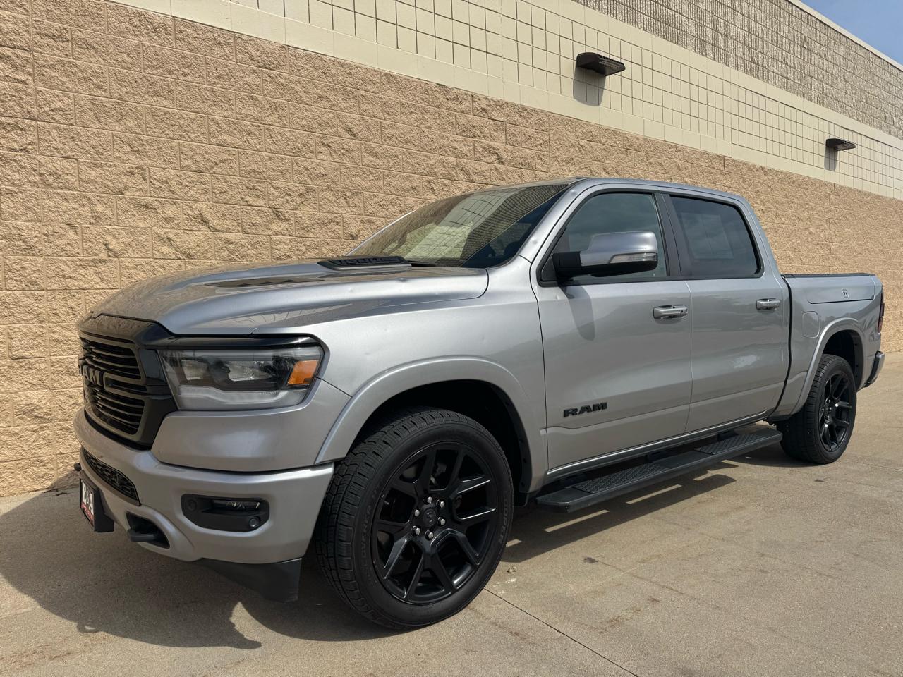 RAM 1500 Laramie 4x4 Crew Cab 5'7" Box 2020