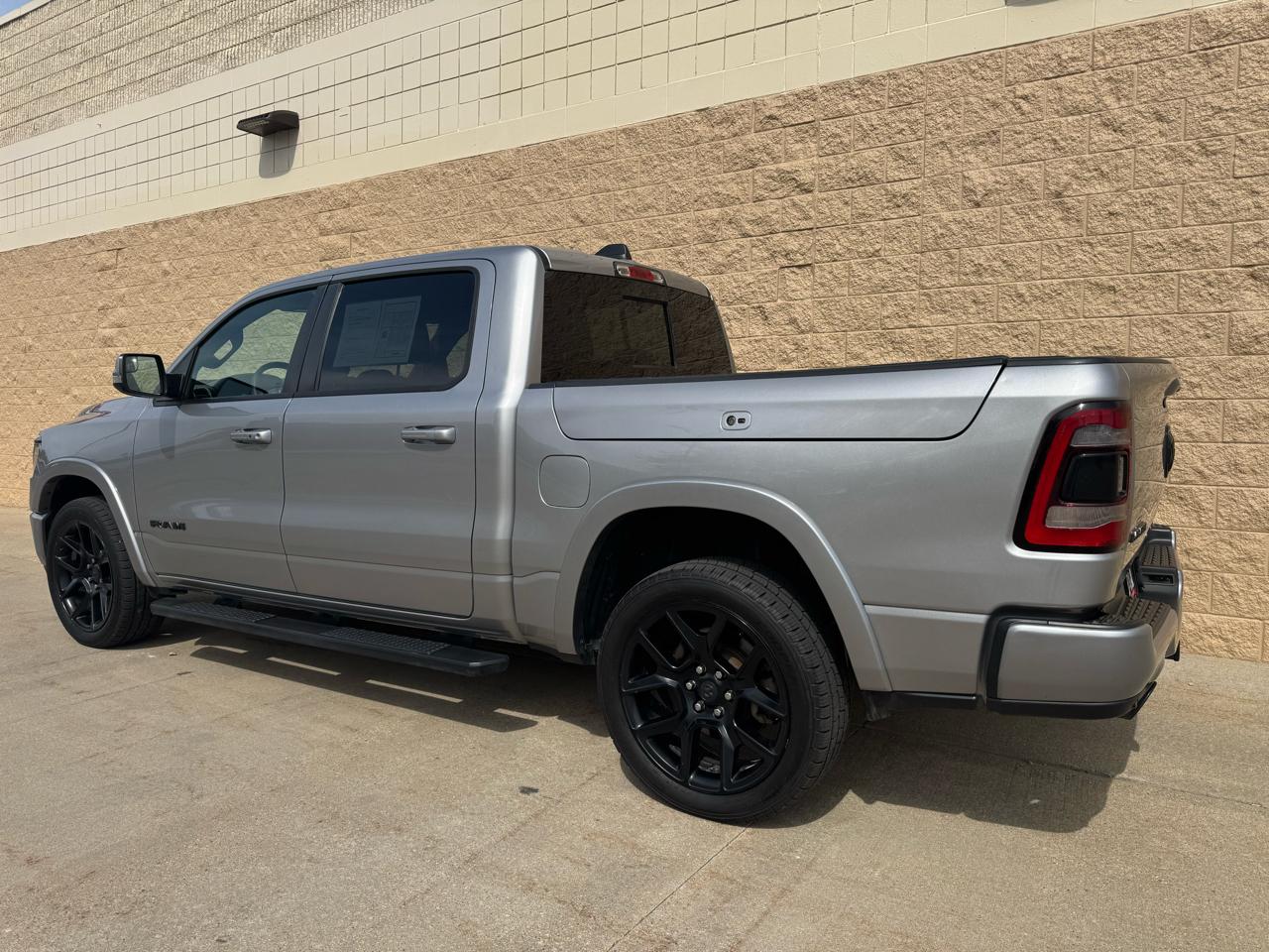 RAM 1500 Laramie 4x4 Crew Cab 5'7" Box 2020