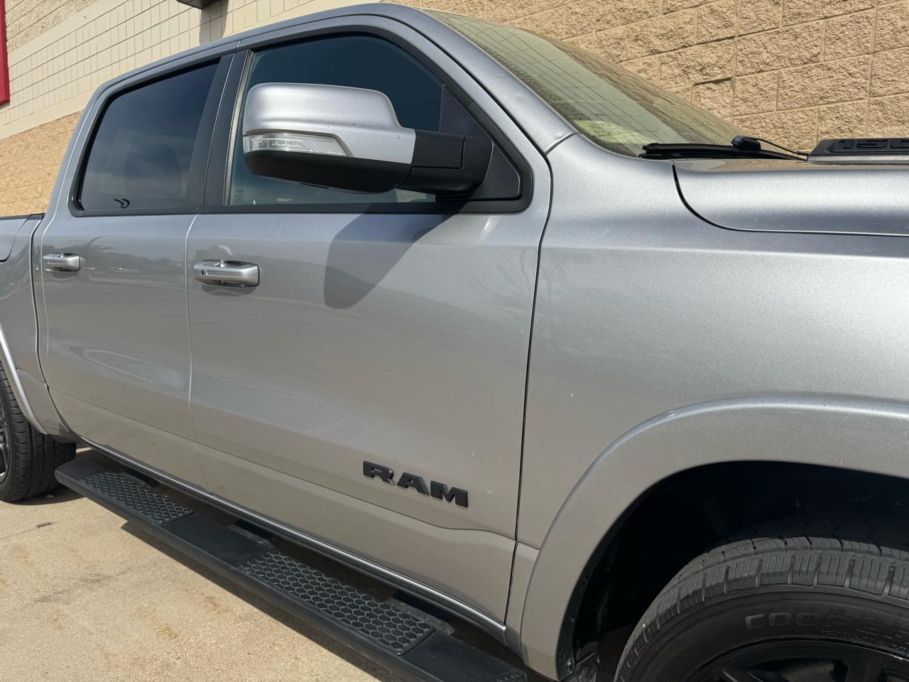 RAM 1500 Laramie 4x4 Crew Cab 5'7" Box 2020