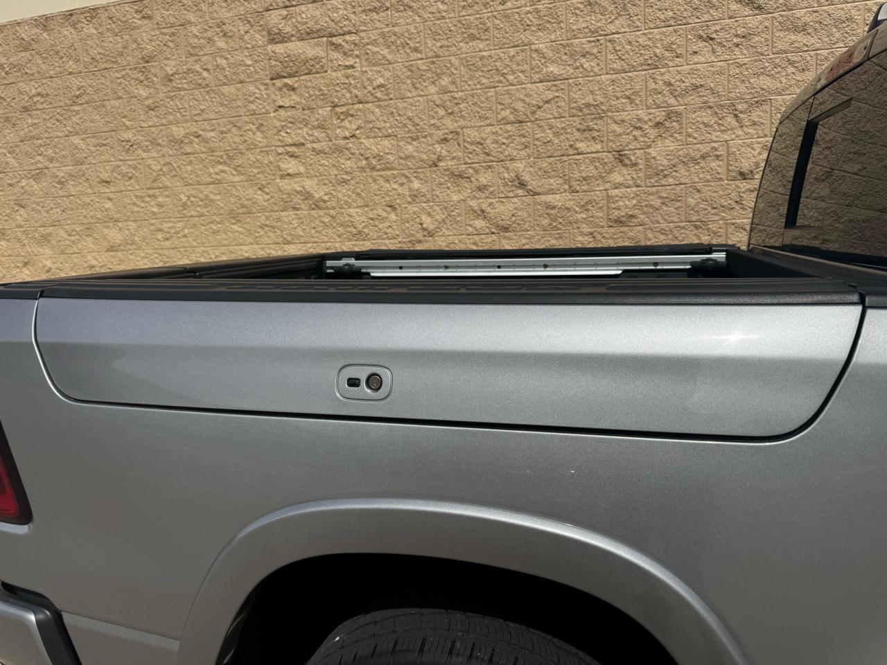 RAM 1500 Laramie 4x4 Crew Cab 5'7" Box 2020