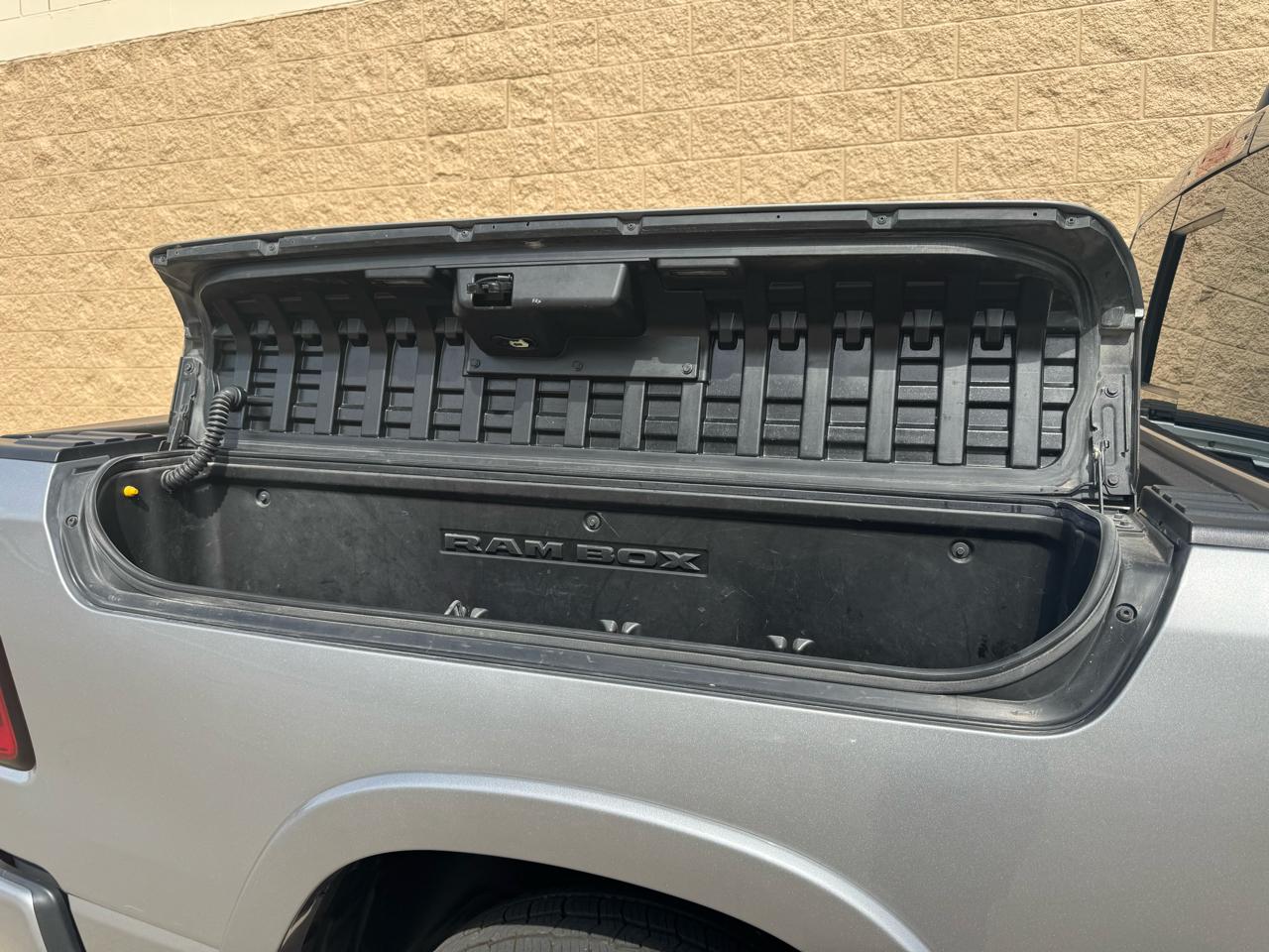 RAM 1500 Laramie 4x4 Crew Cab 5'7" Box 2020