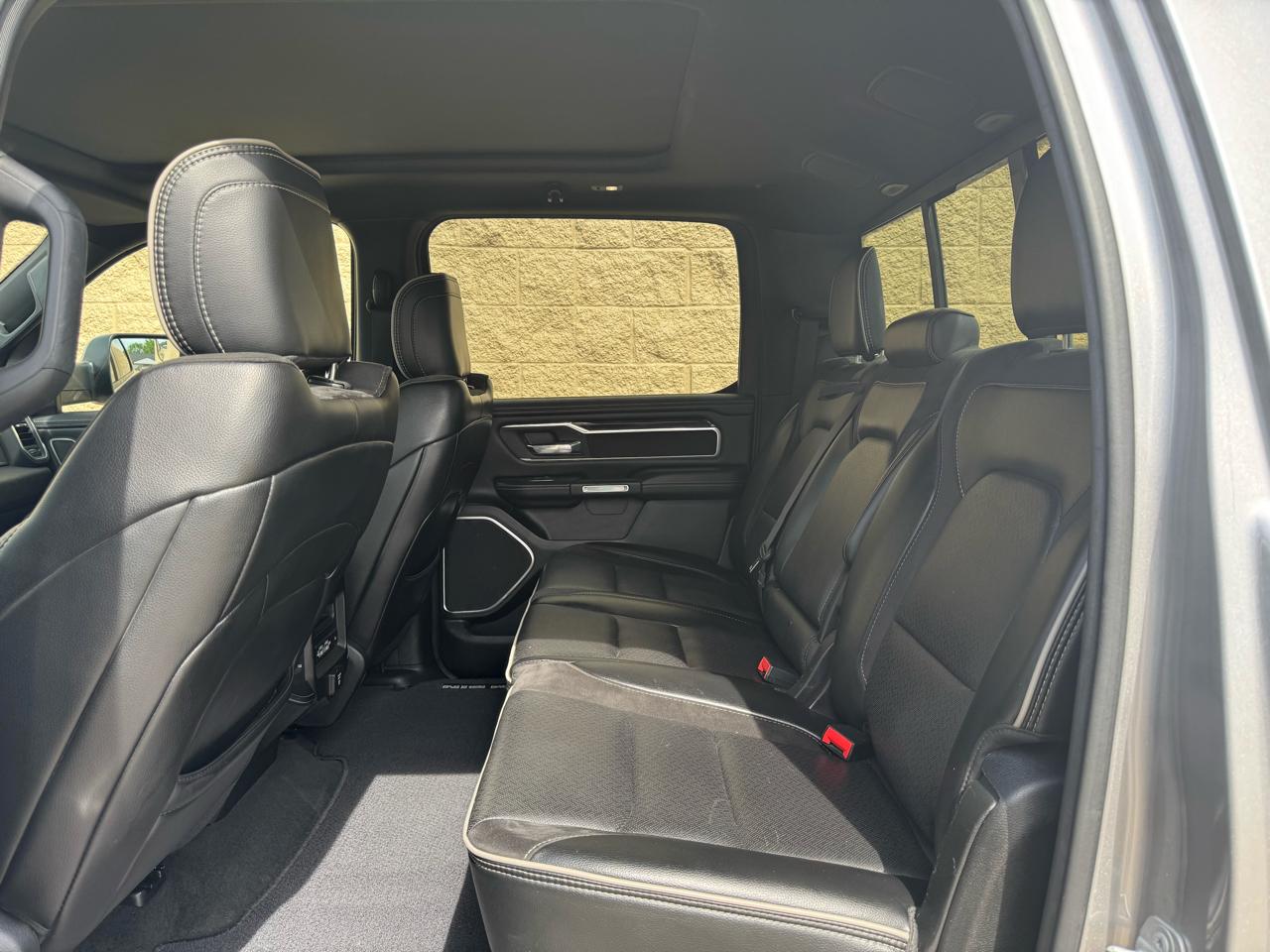 RAM 1500 Laramie 4x4 Crew Cab 5'7" Box 2020