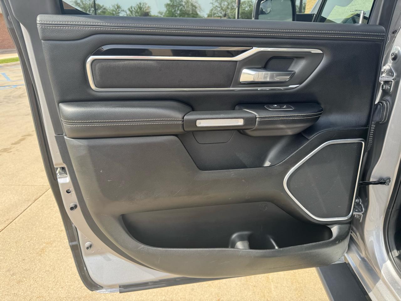 RAM 1500 Laramie 4x4 Crew Cab 5'7" Box 2020