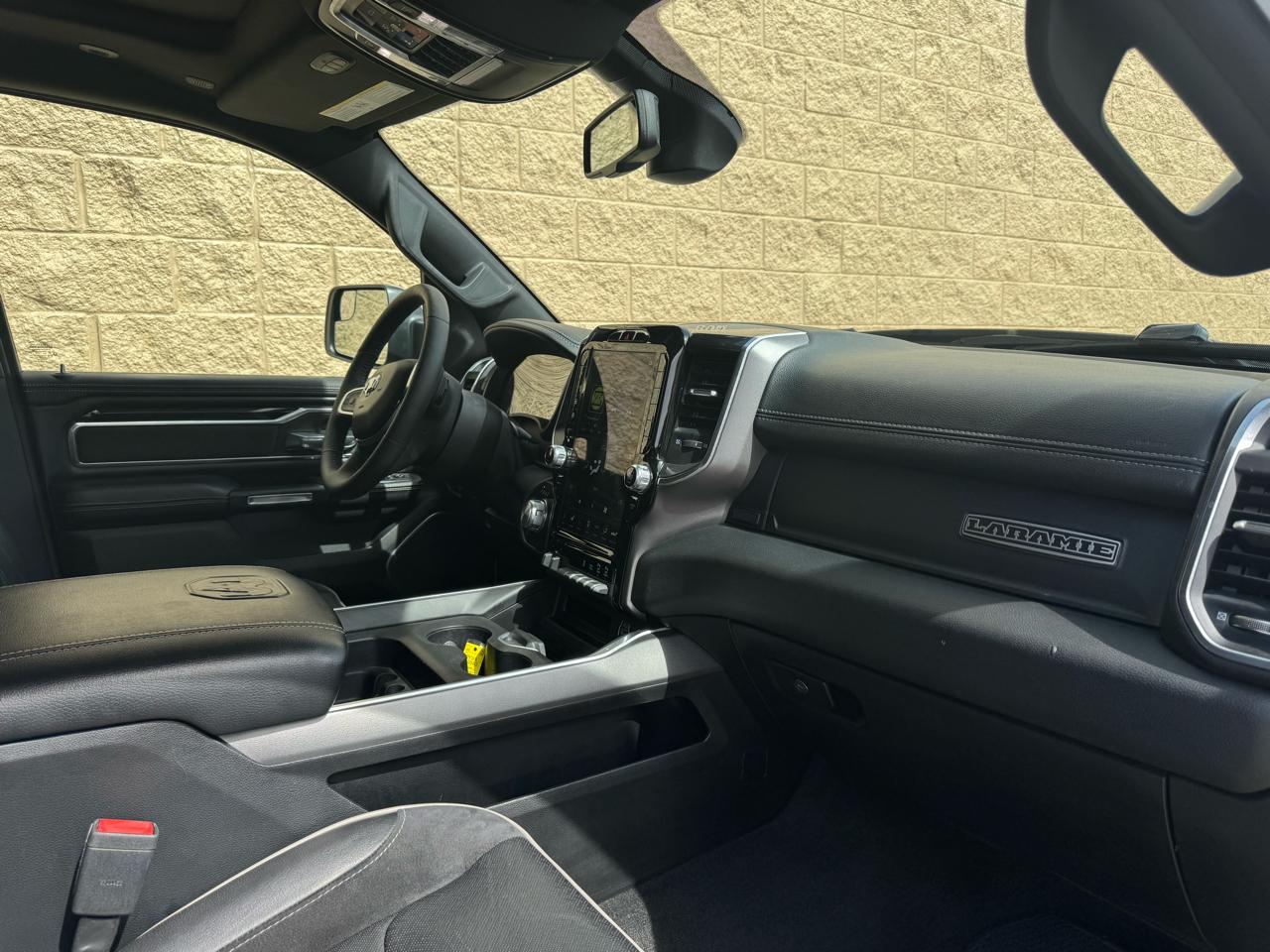 RAM 1500 Laramie 4x4 Crew Cab 5'7" Box 2020