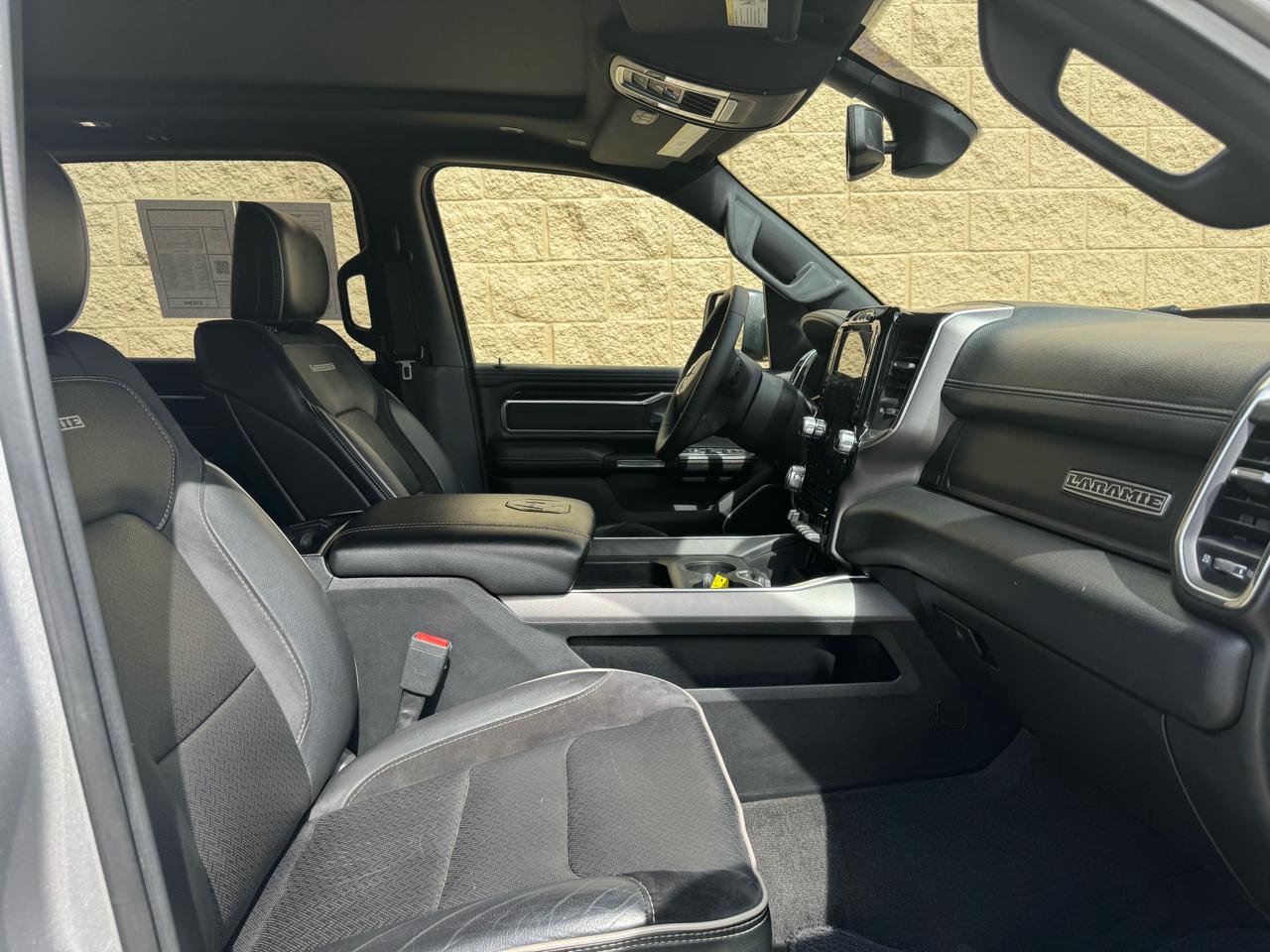 RAM 1500 Laramie 4x4 Crew Cab 5'7" Box 2020