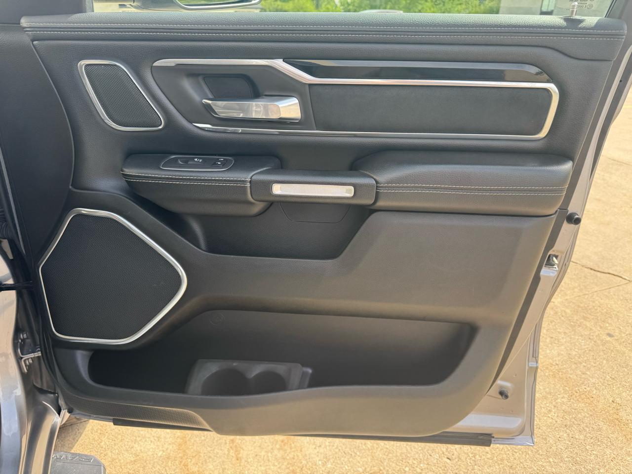 RAM 1500 Laramie 4x4 Crew Cab 5'7" Box 2020