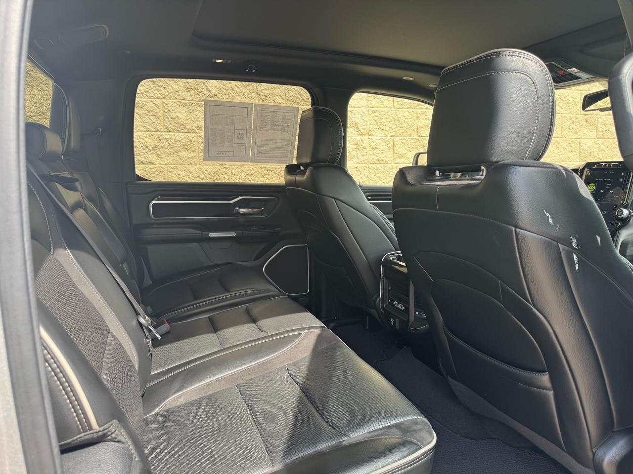 RAM 1500 Laramie 4x4 Crew Cab 5'7" Box 2020