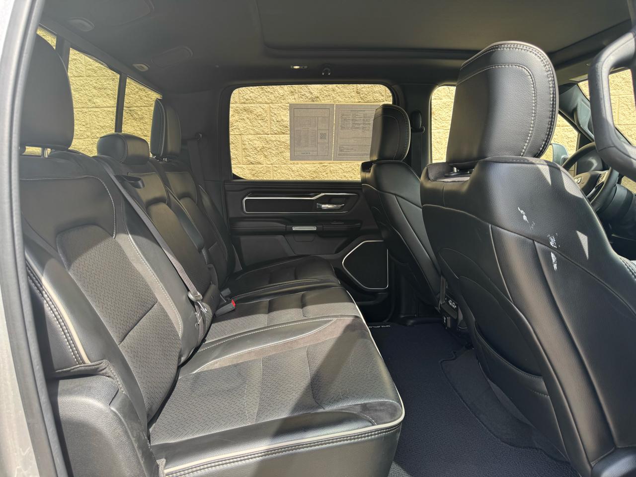 RAM 1500 Laramie 4x4 Crew Cab 5'7" Box 2020