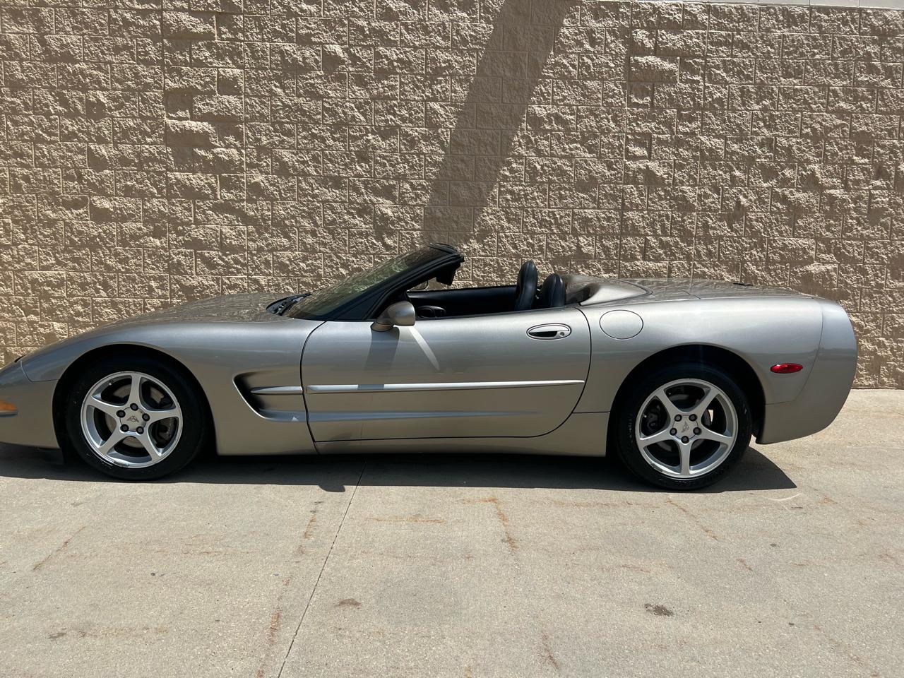 Chevrolet Corvette 2dr Convertible 2001